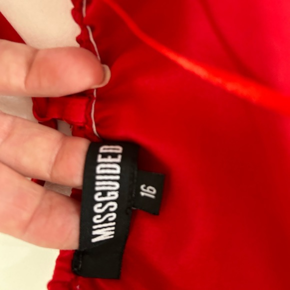 Misguided Red Deep Vneck Pleated Dress Size 12 - Picture 6 of 7